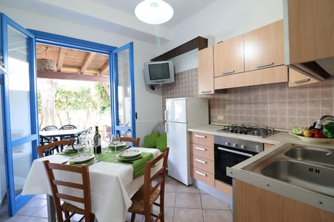 Dining area, kitchen