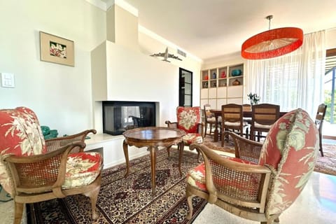 Family house with pool and sea view House in Mandelieu-La Napoule