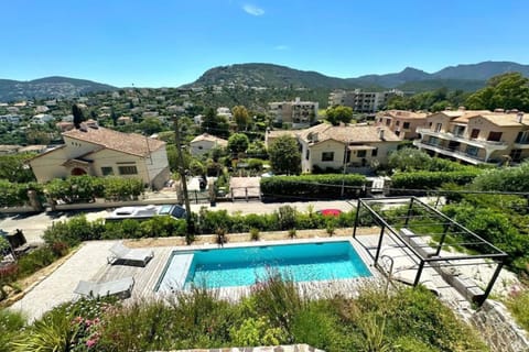 Family house with pool and sea view House in Mandelieu-La Napoule