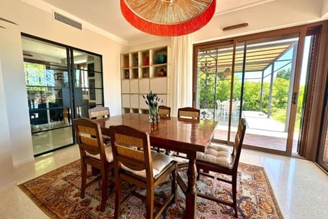 Family house with pool and sea view House in Mandelieu-La Napoule