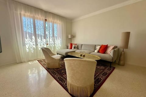 Family house with pool and sea view House in Mandelieu-La Napoule