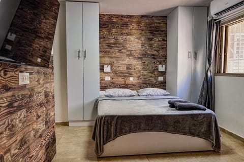 Property building, Bed, Photo of the whole room, Bedroom, towels, wardrobe