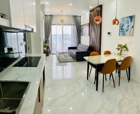Kitchen or kitchenette, Living room, Seating area, Dining area, stove