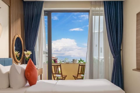 Bed, View (from property/room), Balcony/Terrace, Photo of the whole room, Seating area, Dining area, Bedroom