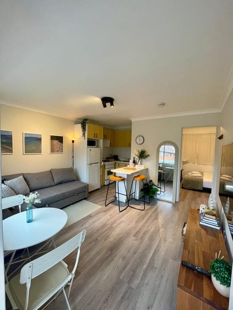 Living room, Photo of the whole room, Seating area, Dining area