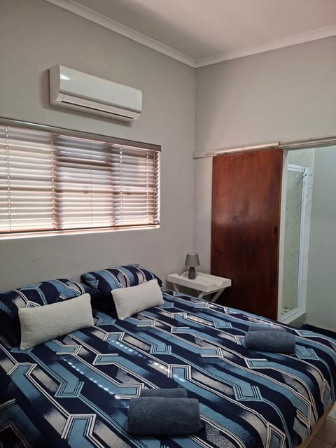 Photo of the whole room, Bedroom, air conditioner