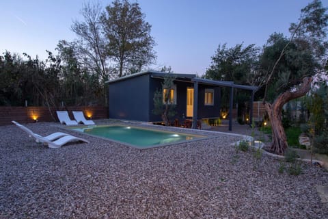 Property building, Swimming pool