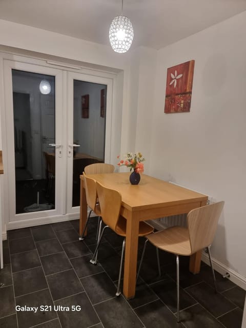 Dining area, kitchen