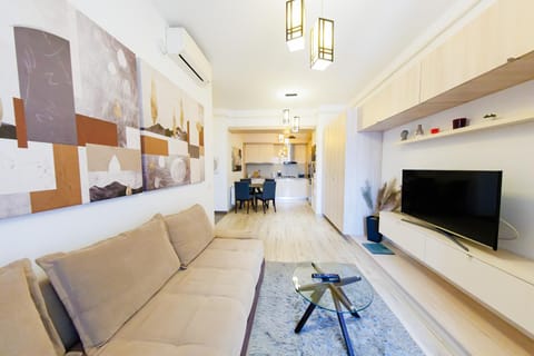 Communal lounge/ TV room, TV and multimedia, Living room, Seating area, Evening entertainment