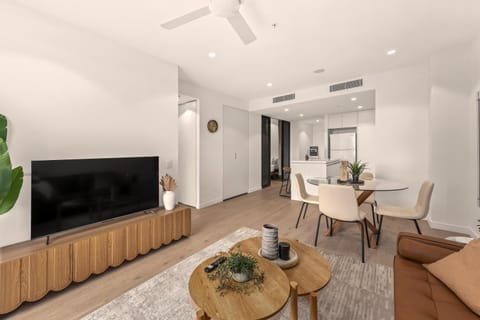TV and multimedia, Living room, Seating area, Dining area