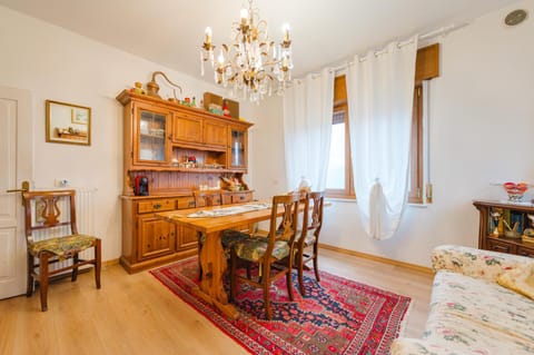 Living room, Photo of the whole room, Seating area, Dining area