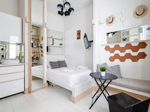 Bed, Living room, Photo of the whole room