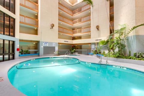 Steps to Sand! Retreat with 2 Pools in Hilton Head Apartment in South Forest Beach