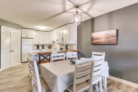 Steps to Sand! Retreat with 2 Pools in Hilton Head Apartment in South Forest Beach