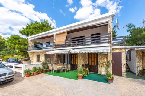 Property building, Day