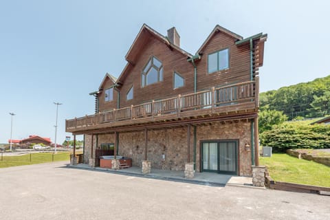 The Lodge at McHenry Cove Marina House in McHenry