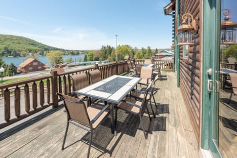 The Lodge at McHenry Cove Marina House in McHenry