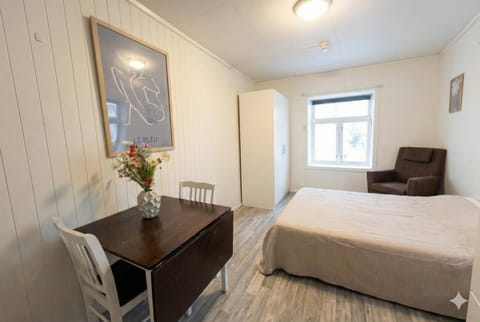 V66 - Private Rooms In City Center Bed and Breakfast in Lofoten