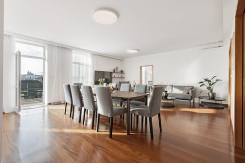 Living room, Seating area, City view, Landmark view