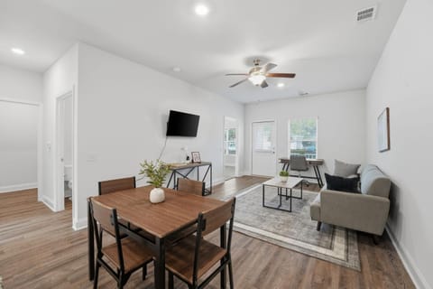 Stylish apartment with open living space Apartment in Savannah