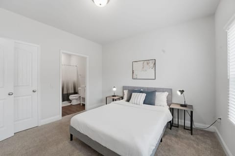 Stylish apartment with open living space Apartment in Savannah