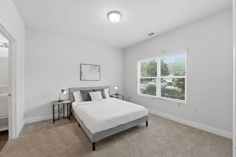 Stylish apartment with open living space Apartment in Savannah