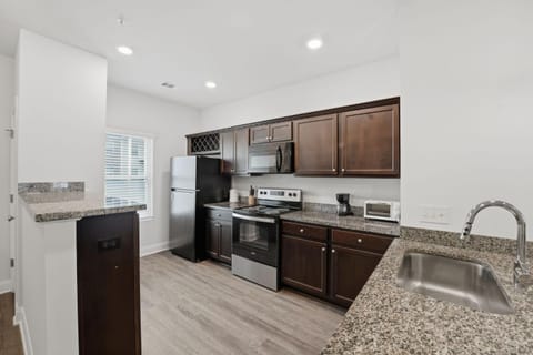 Stylish apartment with open living space Apartment in Savannah