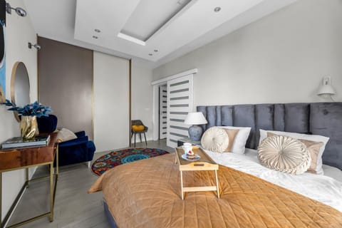 Bed, Living room, Photo of the whole room, Seating area, Bedroom, wardrobe
