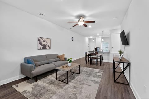 Cozy Modern Apartment in Savannah Apartment in Savannah