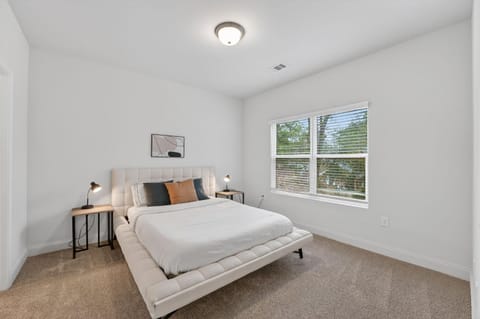 Cozy Modern Apartment in Savannah Apartment in Savannah