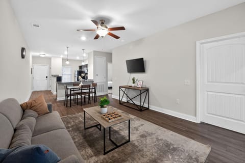 Cozy Modern Apartment in Savannah Apartment in Savannah