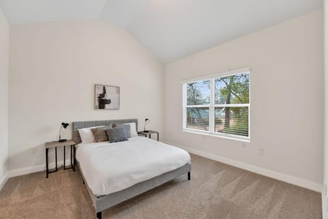 Sleek Apartment With Fitness Center Apartment in Savannah