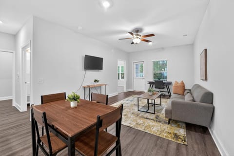 Comfortable Savannah Stay With Amenities Apartment in Savannah