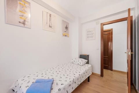 Bright & Spacious Apartment Near the Beach Apartment in Malaga