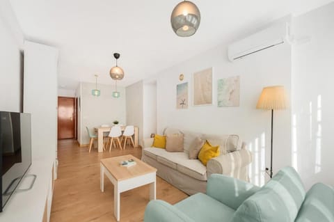 Bright & Spacious Apartment Near the Beach Apartment in Malaga
