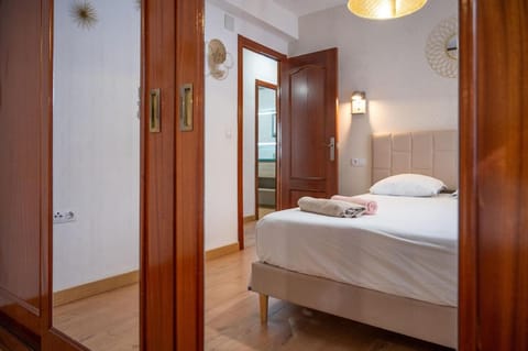 Bright & Spacious Apartment Near the Beach Apartment in Malaga