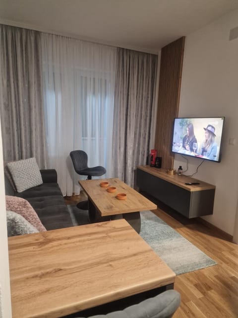 Communal lounge/ TV room, TV and multimedia, Living room, Seating area, Evening entertainment