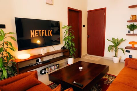 TV and multimedia, Living room, Evening entertainment