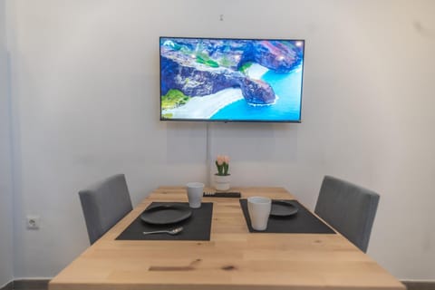 TV and multimedia, Living room, Dining area