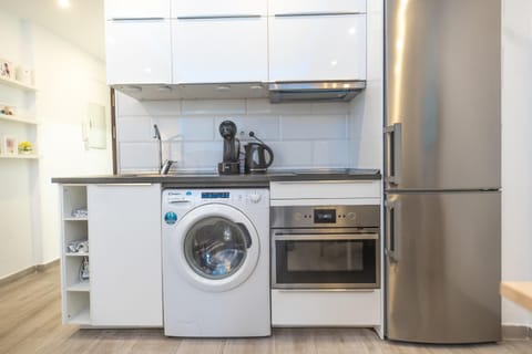 Kitchen or kitchenette, oven, stove, washing machine