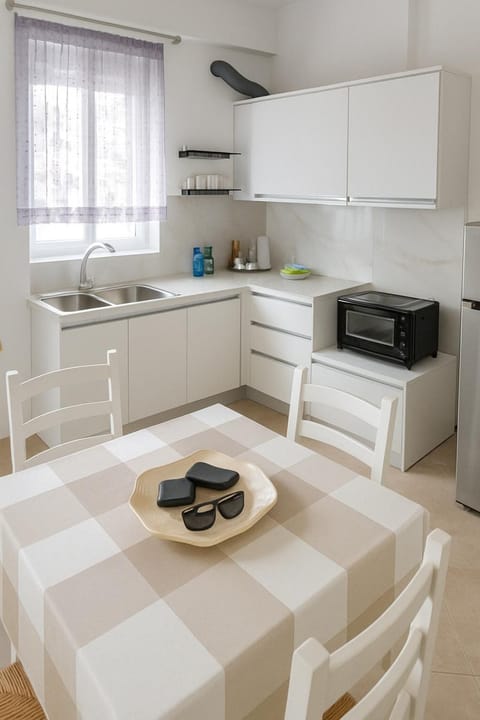 Coffee/tea facilities, Kitchen or kitchenette, Dining area