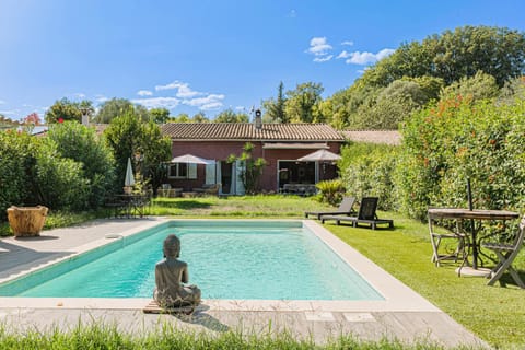 Property building, Spring, Day, Natural landscape, Garden, Garden view, Pool view, internet, sunbed