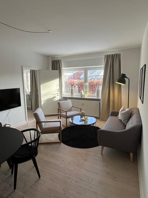 TV and multimedia, Living room, Dining area