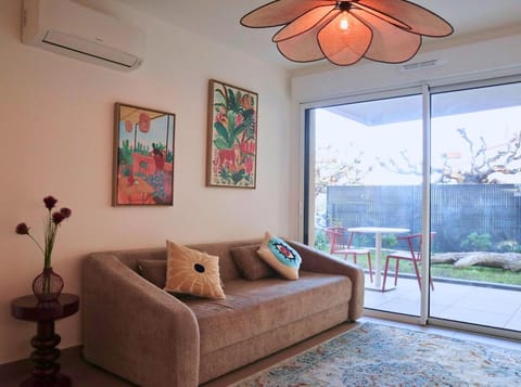 Living room, air conditioner