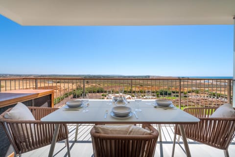 Natural landscape, View (from property/room), Balcony/Terrace, Dining area