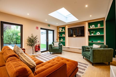 Communal lounge/ TV room, TV and multimedia, Living room, Seating area