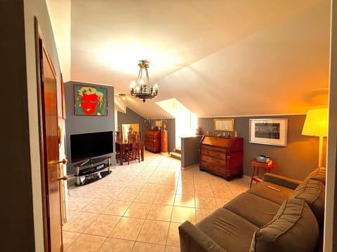 Communal lounge/ TV room, TV and multimedia, Living room, Evening entertainment