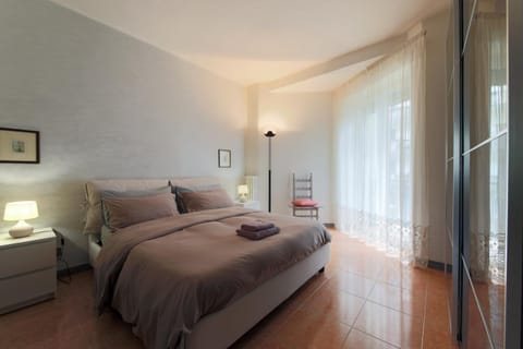Bed, Bedroom, towels, wardrobe