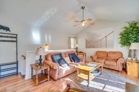 Hike and Explore in Gatlinburg! Peaceful Lodge House in Gatlinburg