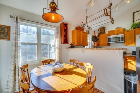 Hike and Explore in Gatlinburg! Peaceful Lodge House in Gatlinburg